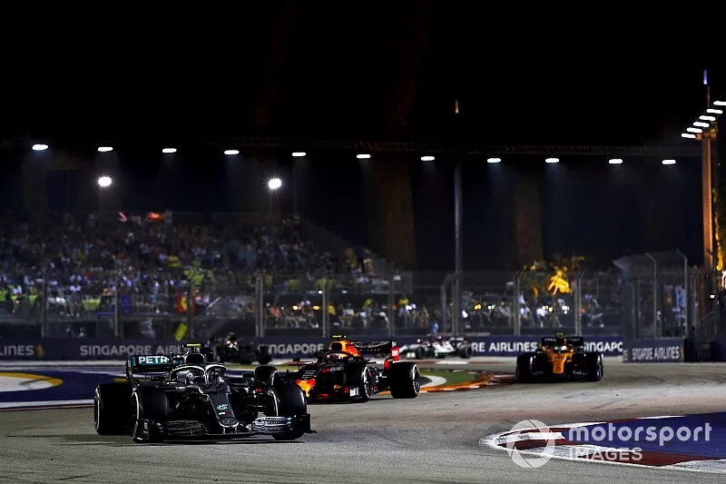 Valtteri Bottas, Mercedes AMG W10, Alexander Albon, Red Bull Racing RB15, en Lando Norris, McLaren MCL34
