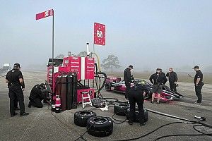 De Vries impresiona y lidera el test en su debut en IndyCar