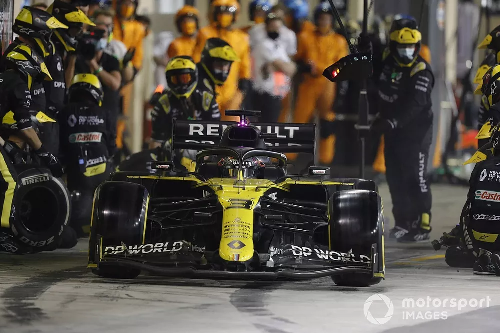 Daniel Ricciardo, Renault F1 Team R.S.20, sort des stands