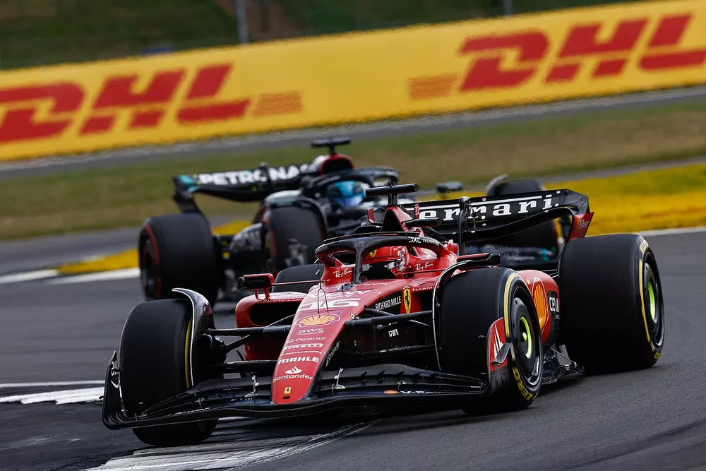Charles Leclerc, Ferrari SF-23, George Russell, Mercedes F1 W14