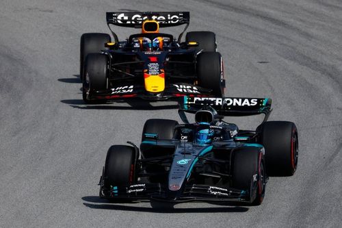 VÍDEO F1: Verstappen se recusa a devolver posição para Russell, fecha a porta e é punido na Espanha