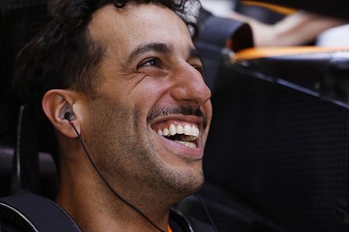 Ricciardo explica qué puede aprender de "Checo" Pérez en Red Bull F1