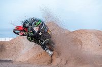 Barreda tuvo una ca&iacute;da en la que otra moto roz&oacute; su casco