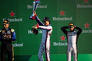 Matsushita gana y de Vries avanza de último a tercero