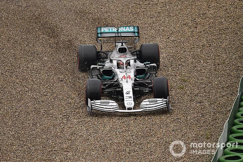 Choque de Lewis Hamilton, Mercedes AMG F1 W10 con el muro