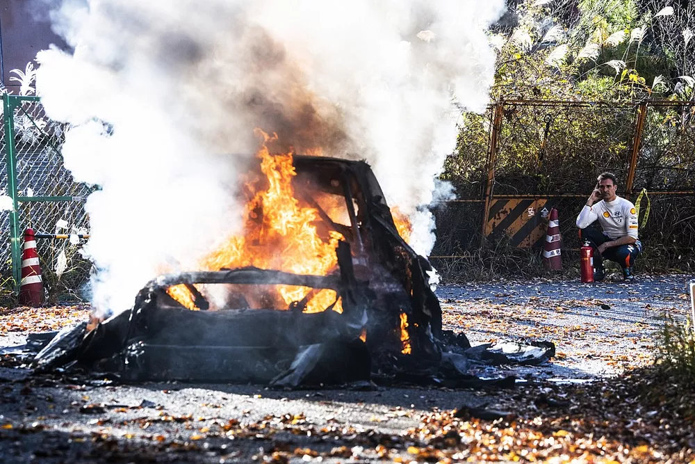 Dani Sordo, Candido Carrera, Hyundai World Rally Team Hyundai i20 N Rally1 car catches fire