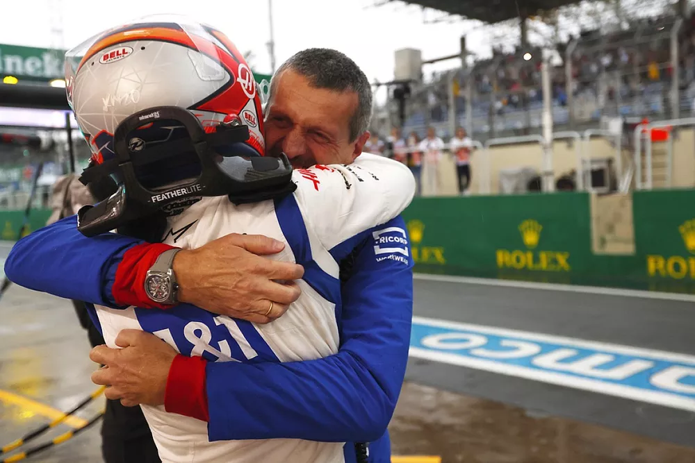 Pole man Kevin Magnussen, Haas F1 Team, celebrates with Guenther Steiner, Team Principal, Haas F1