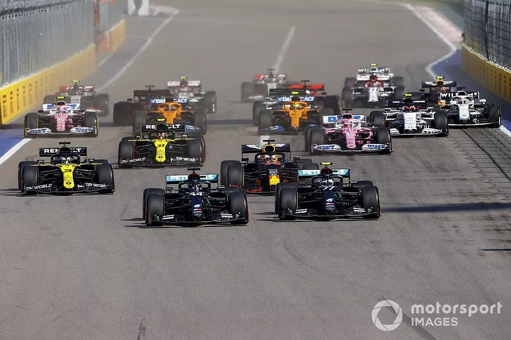 Lewis Hamilton, Mercedes F1 W11 Valtteri Bottas, Mercedes F1 W11, Max Verstappen, Red Bull Racing RB16 and Daniel Ricciardo, Renault F1 Team R.S.20 at the start of the race