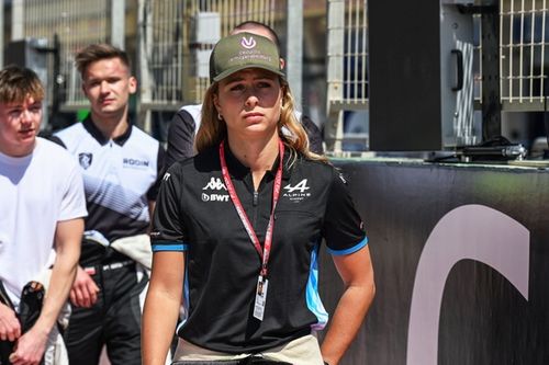 Floersch apunta con dureza a la F1 Academy y apoya a Marta García