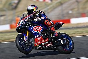 Victoria de Razgatlioglu en Donington y caída de Bautista