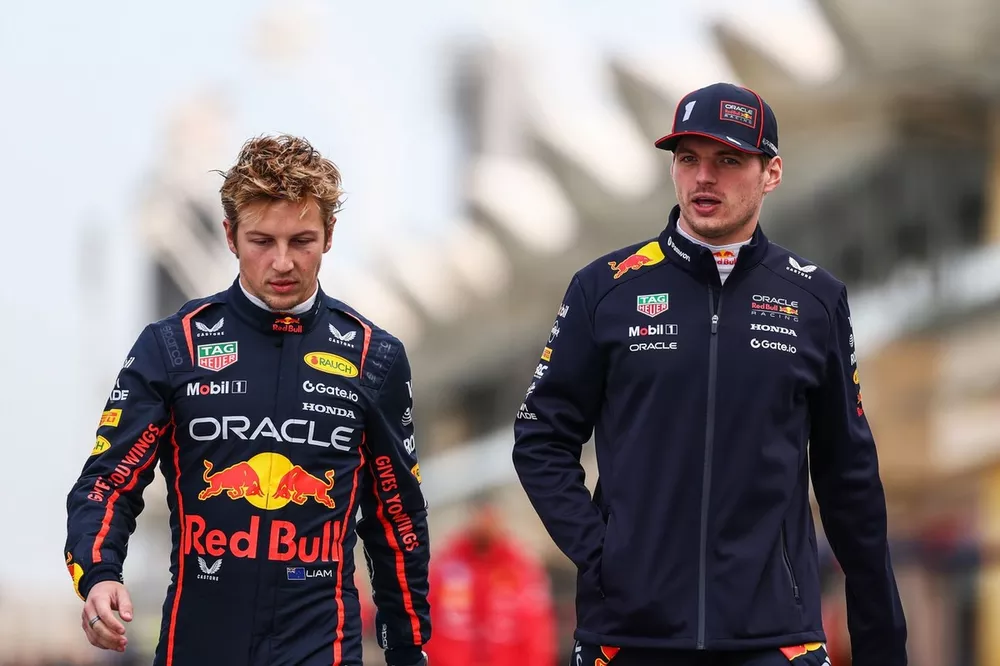 Liam Lawson, Red Bull Racing RB21, Max Verstappen, Red Bull Racing RB21