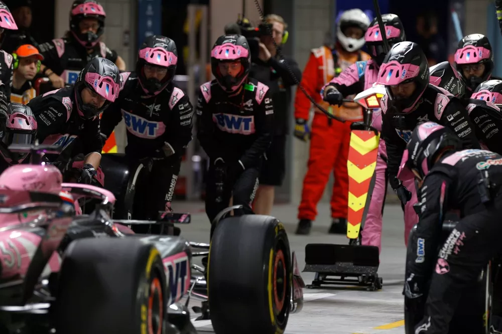 Arr&ecirc;t au stand d'Esteban Ocon, Alpine A524