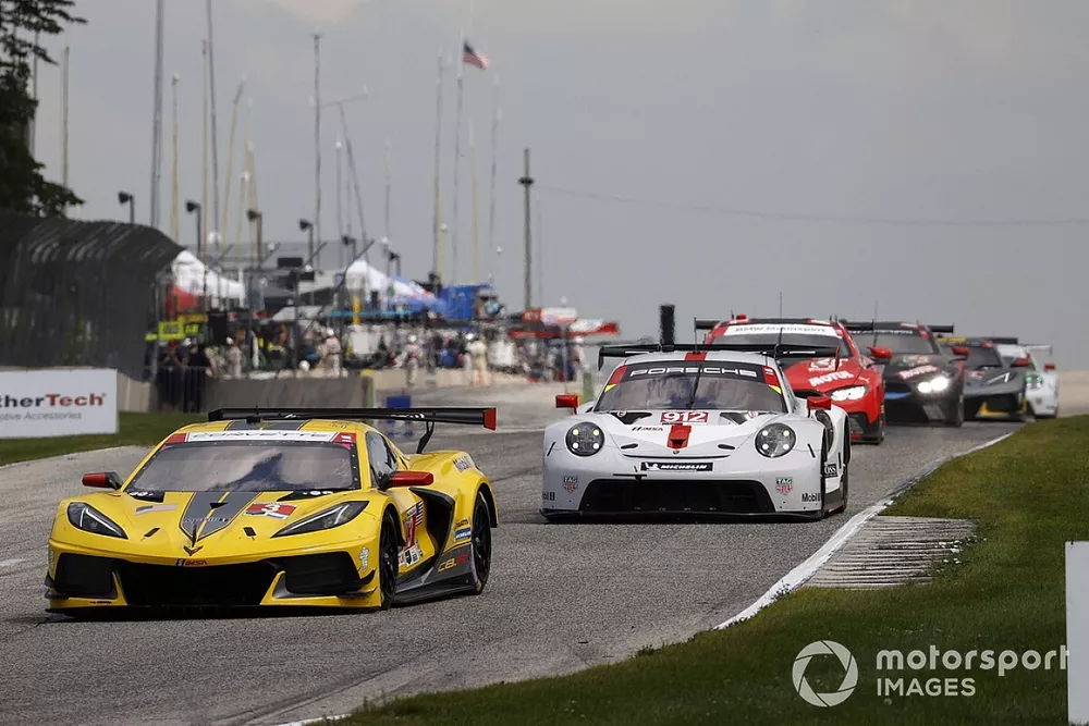 #3 Corvette Racing Corvette C8.R, GTLM: Antonio Garcia, Jordan Taylor, #912 Porsche GT Team Porsche 911 RSR - 19, GTLM: Laurens Vanthoor, Earl Bamber