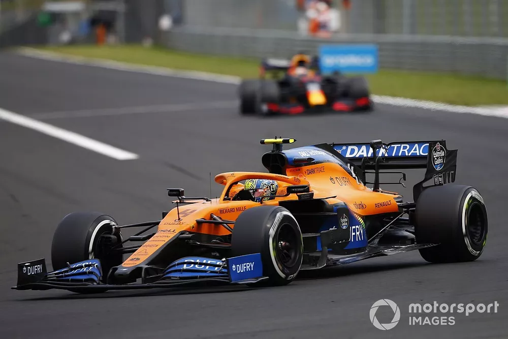 Lando Norris, McLaren MCL35, Max Verstappen, Red Bull Racing RB16