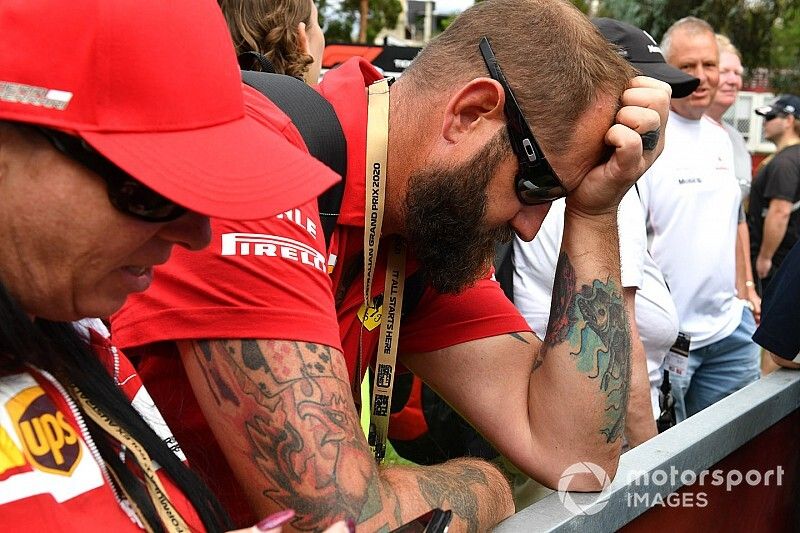 Un fan reacciona a la noticia de la cancelaci&oacute;n del Gran Premio