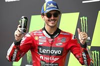 Bagnaia supera a las Aprilia para lograr la pole en Barcelona