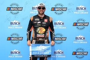 Chase Briscoe logra en Michigan su tercera pole consecutiva en la NASCAR Cup
