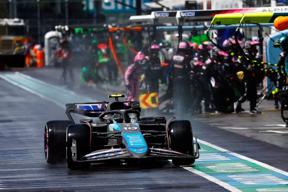 Pierre Gasly, Alpine A524, dans la voie des stands