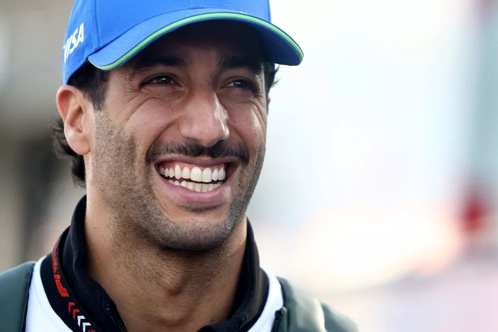 دانيال ريكاردو، آر بي
