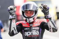 Espargar&oacute; gana un sprint de MotoGP repleto de ca&iacute;das adelante en Barcelona