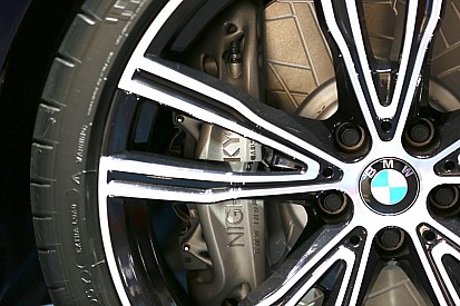 BMW M850i Night Sky: a sorprendere non sono le polveri di meteorite, ma l'inedita pinza freno