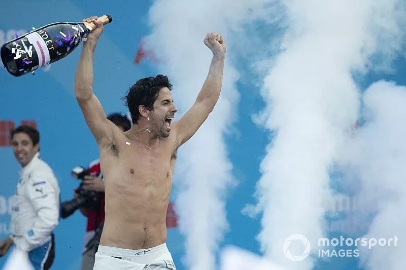 Race winner Lucas Di Grassi, Audi Sport ABT Schaeffler celebrates on the podium