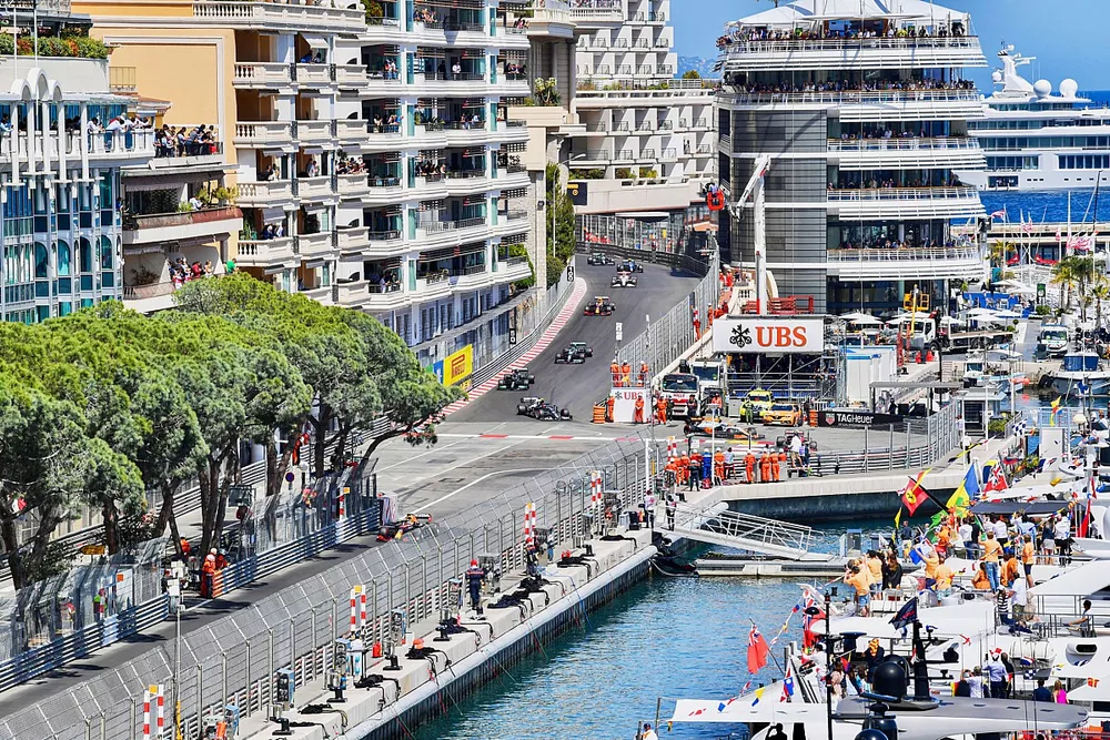 Max Verstappen, Red Bull Racing RB16B, Valtteri Bottas, Mercedes W12, Carlos Sainz Jr., Ferrari SF21, Lando Norris, McLaren MCL35M, en Pierre Gasly, AlphaTauri AT02