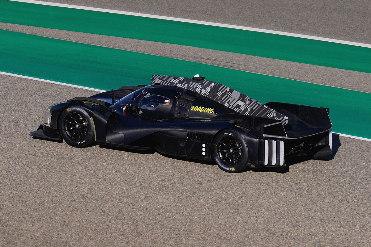 WEC】プジョー9X8、最新走行写真が公開。リヤウイングは“なし”