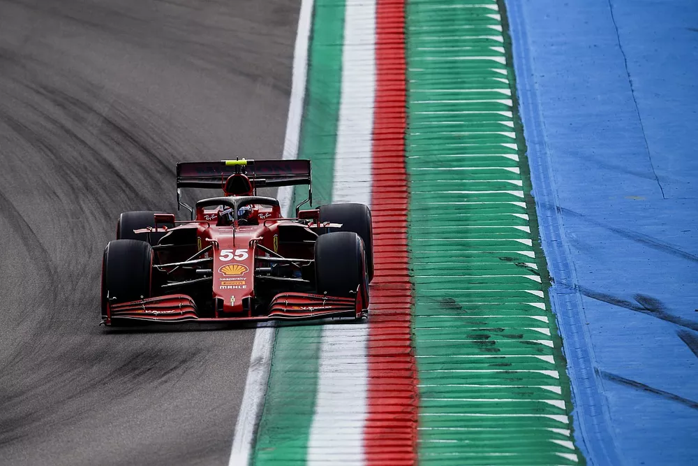Carlos Sainz Jr., Ferrari SF21