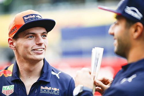Ricciardo: "Verstappen madur&oacute; mucho en 2017 y respeta m&aacute;s a los rivales"