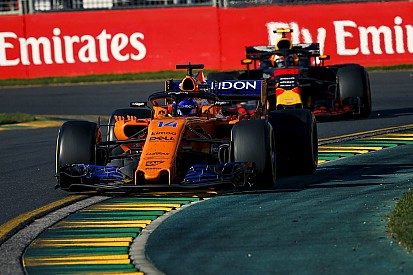 Alonso, Verstappen'in kendisini kandırmaya çalıştığını düşünmüş