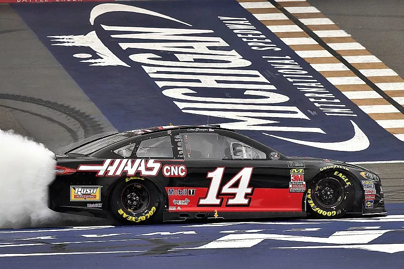 1. Clint Bowyer, Stewart-Haas Racing, Ford Fusion Haas 30 Years of the VF1