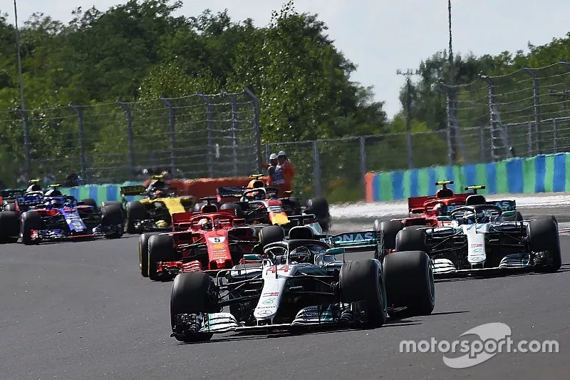 Lewis Hamilton, Mercedes-AMG F1 W09 leads at the start of the race  Jose Rubio