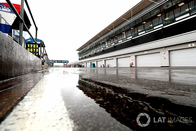 Silverstone difende il suo nuovo asfalto dalle critiche, ma avvia un'indagine