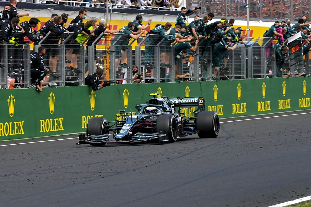 Sebastian Vettel, Aston Martin AMR21, 2nd position, is cheered over the line