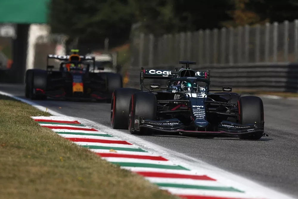 Lance Stroll, Aston Martin AMR21, Sergio Perez, Red Bull Racing RB16B