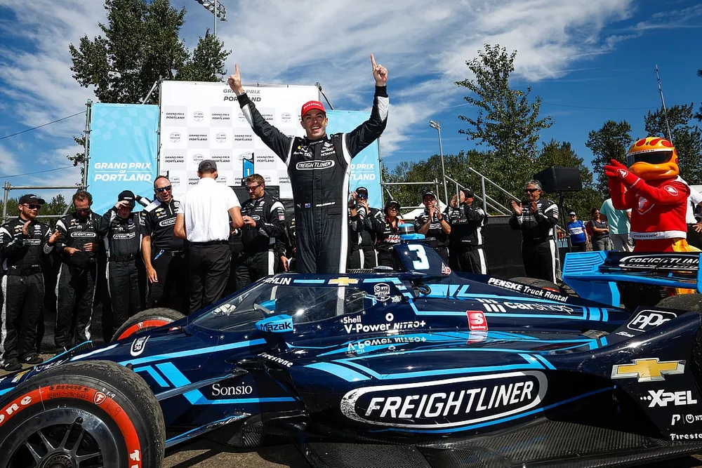 Race winner Scott McLaughlin, Team Penske Chevrolet