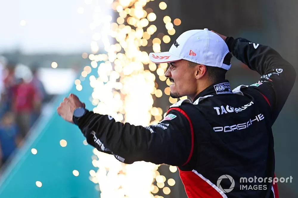 Winner Pascal Wehrlein, Porsche celebrates on the podium