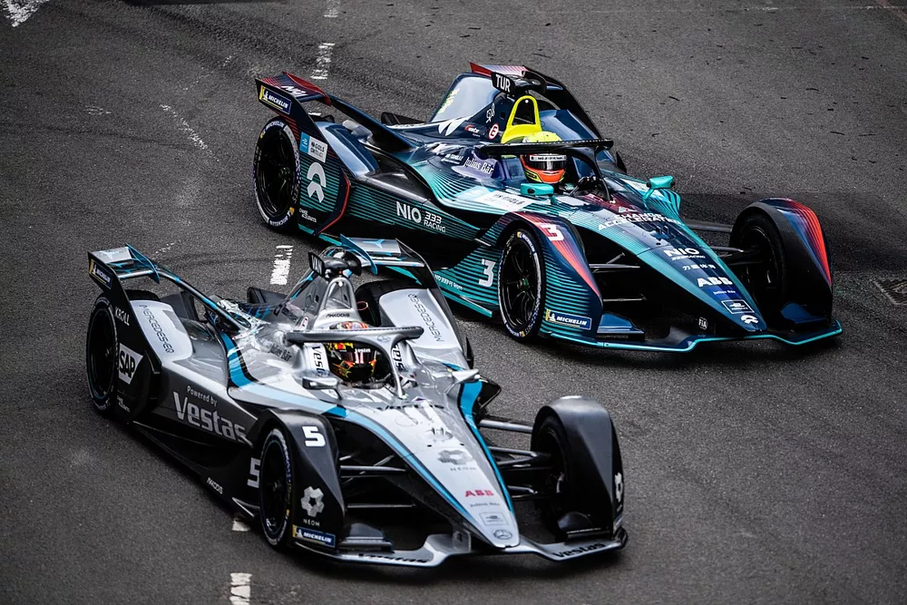 Stoffel Vandoorne, Mercedes-Benz EQ, EQ Silver Arrow 02, Oliver Turvey, NIO 333 Racing, NIO 333 001