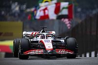 "Não esperava nada disso": Sem palavras, Magnussen celebra primeira pole na F1