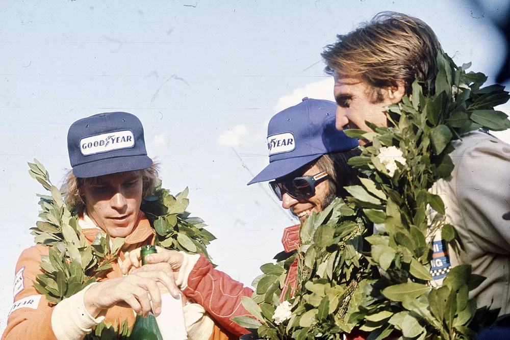 Emerson Fittipaldi, McLaren M23, James Hunt, Hesketh Ford 308, Carlos Reutemann, Brabham BT44B