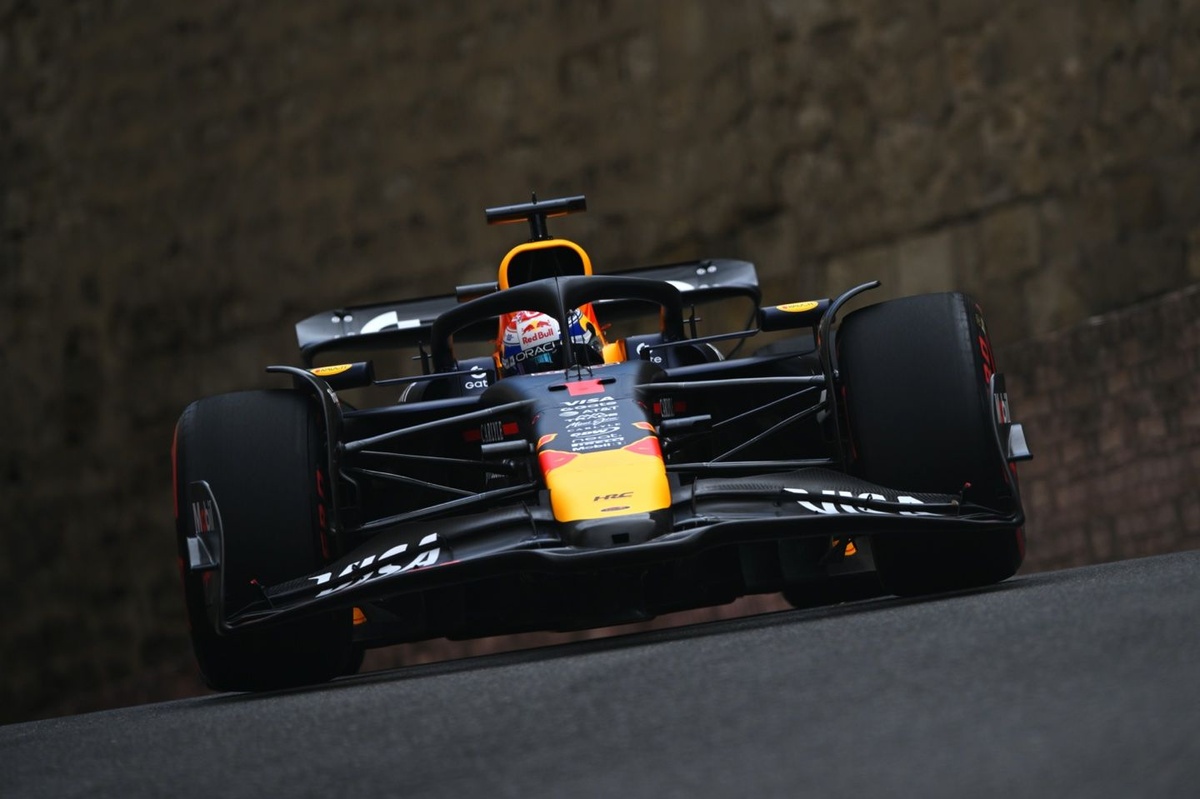 F1 Azerbaijan GP: Verstappen denies Sainz pole in chaotic qualifying as Piastri crashes