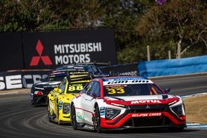 Stock Car: Nelsinho Piquet vence duelo com Di Mauro e fatura corrida no Velocitta