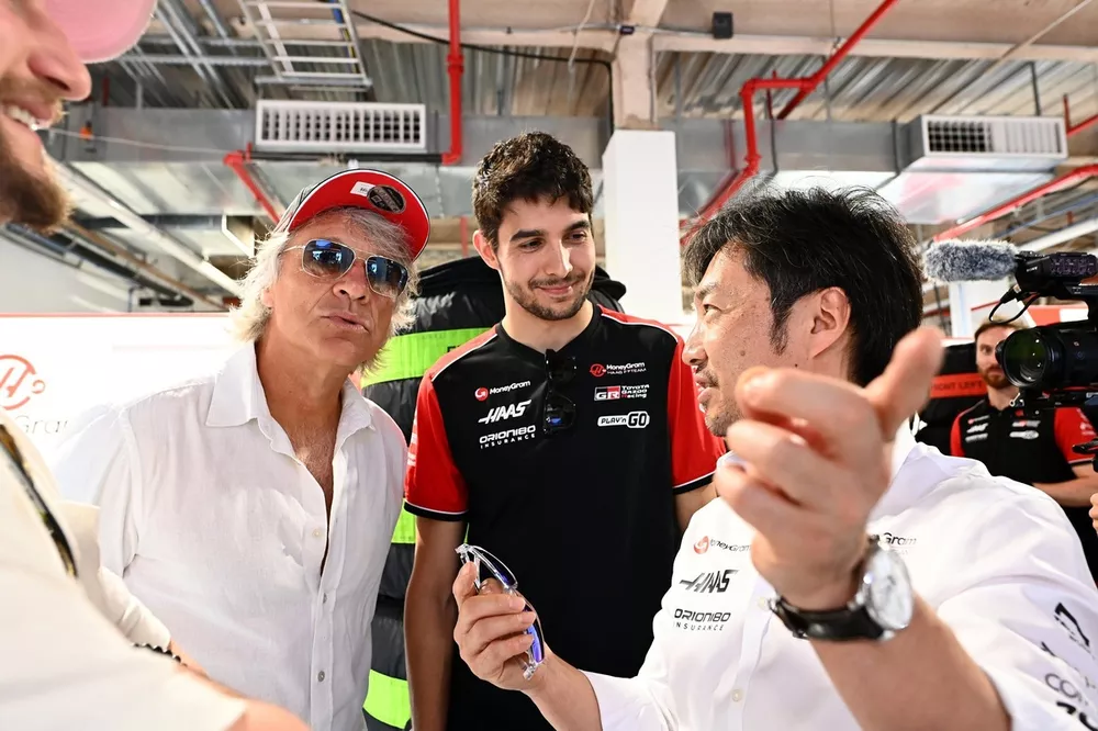 Esteban Ocon, Haas F1 Team, Ayao Komatsu, Haas F1 Team with Jon Bon Jovi 