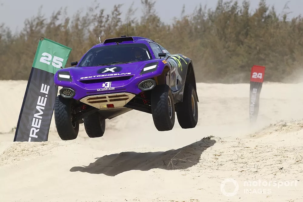 L'Odyssey 21 de Cristina Gutierrez, X44 Sebastien Loeb, X44, fait un saut