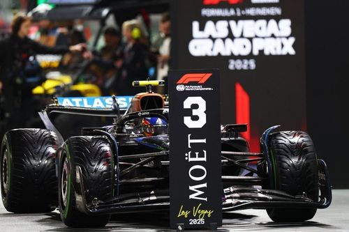 Sainz tras su top 3: "Cre&iacute;a que era pole, pero estoy muy contento"