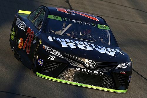 Truex manda en la segunda pr&aacute;ctica en Chicago