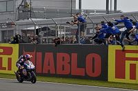 Van der Mark completa el primer doblete de Yamaha desde 2011