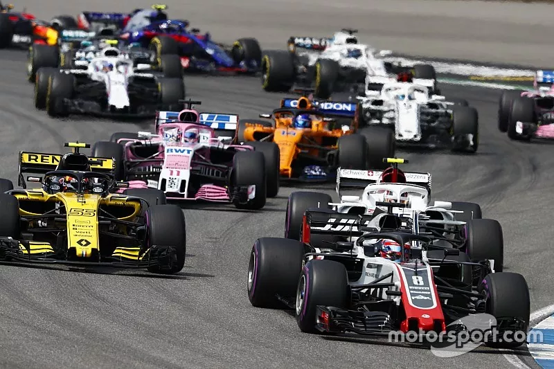 Romain Grosjean, Haas F1 Team VF-18, delante de Carlos Sainz Jr., Renault Sport F1 Team R.S. 18, Charles Leclerc, Sauber C37, Sergio Perez, Force India VJM11, y Fernando Alonso, McLaren MCL33
