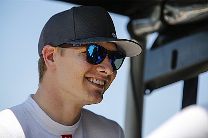 Iowa IndyCar: Newgarden leads Penske 1-2, Leist crashes in FP1
